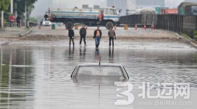  积水路段开车怎么通过 积水路段开车注意事项